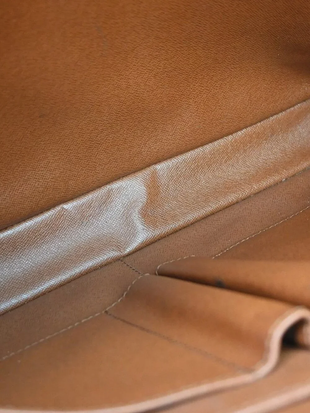 LOUIS VUITTON PORTE DOCUMENTS VOYAGE HANDBAG